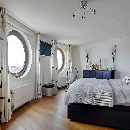 Pinkies-beachhouse IJmuiden